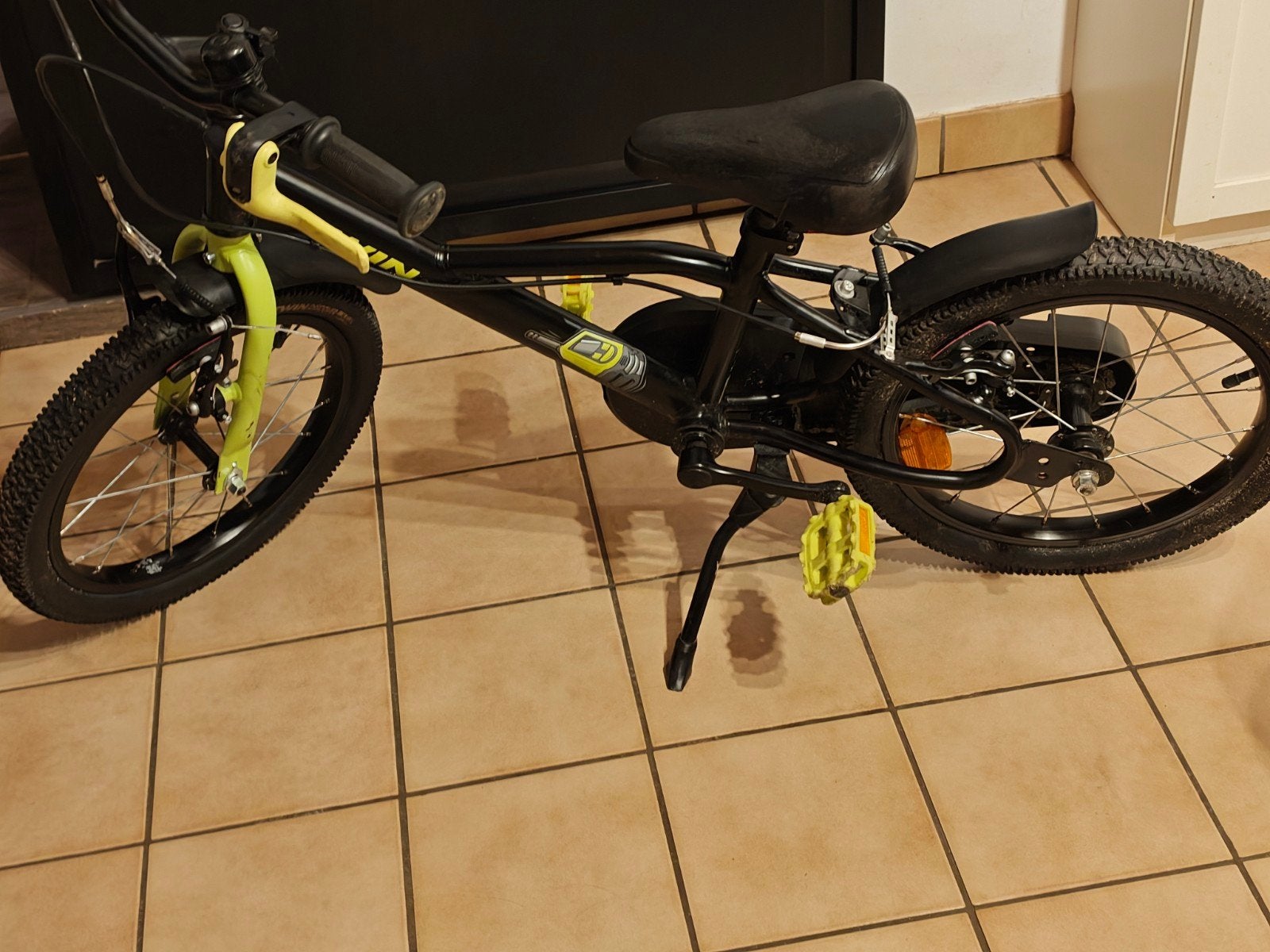 Vélo b twin 16 pouces très peu servi, Vélos & Vélomoteurs, Vélos | Vélos pour enfant