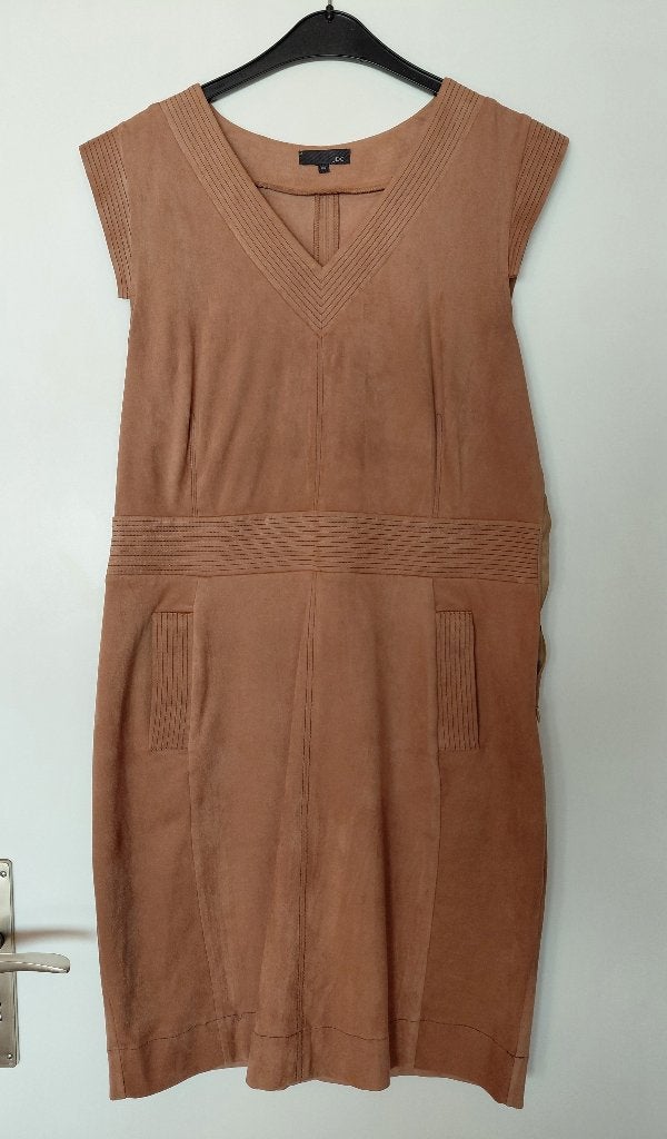 Jurk in suede JBC maat 44, Kleding | Dames, Bruin, JBC, Maat 42/44 (L), Ophalen of Verzenden