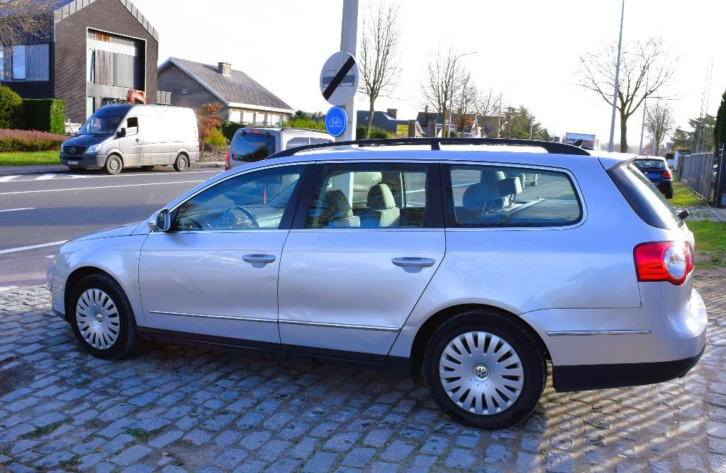 Vw Passat 1.9TDi/Airco/GPS/1st Owner/HISTORY, Autos, Volkswagen, Argent ou Gris, Achat, Entreprise, Boîte manuelle