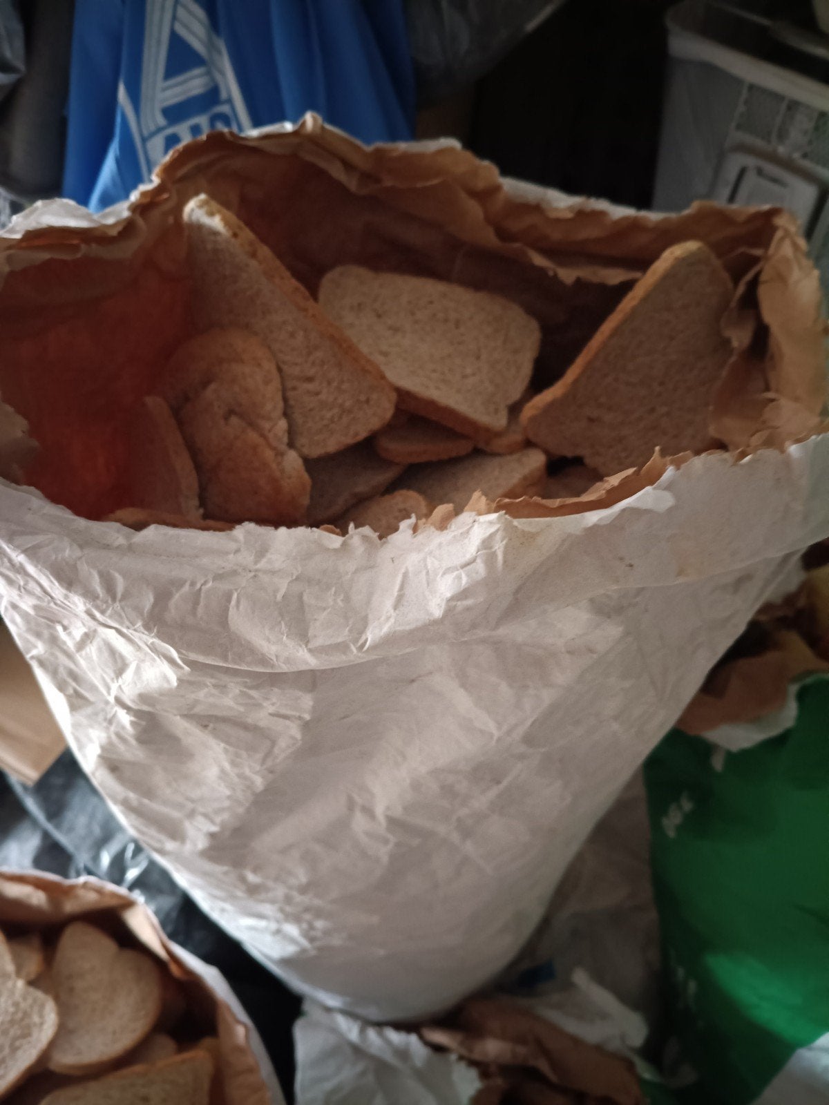 oud brood droog, Dieren en Toebehoren, Dierenvoeding, Ophalen