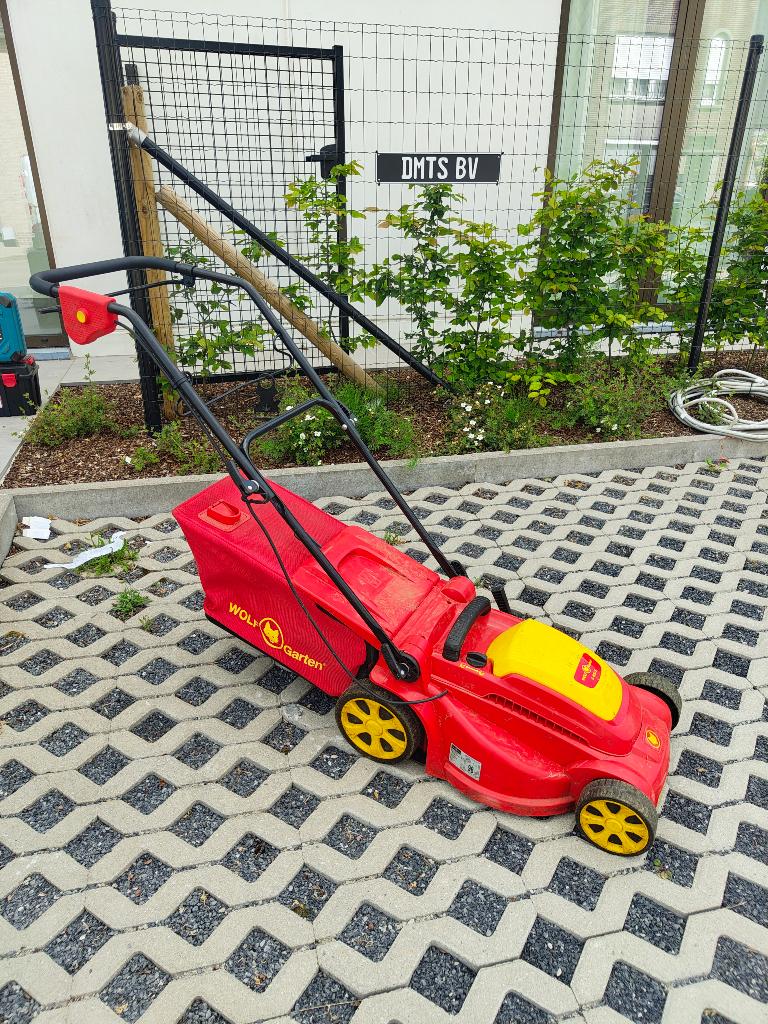 Grasmaaier Wolf Garten en graskantmaaier Bosch, Tuin en Terras, Grasmaaiers, Ophalen, Wolf Garten, Elektrische grasmaaier, Zo goed als nieuw