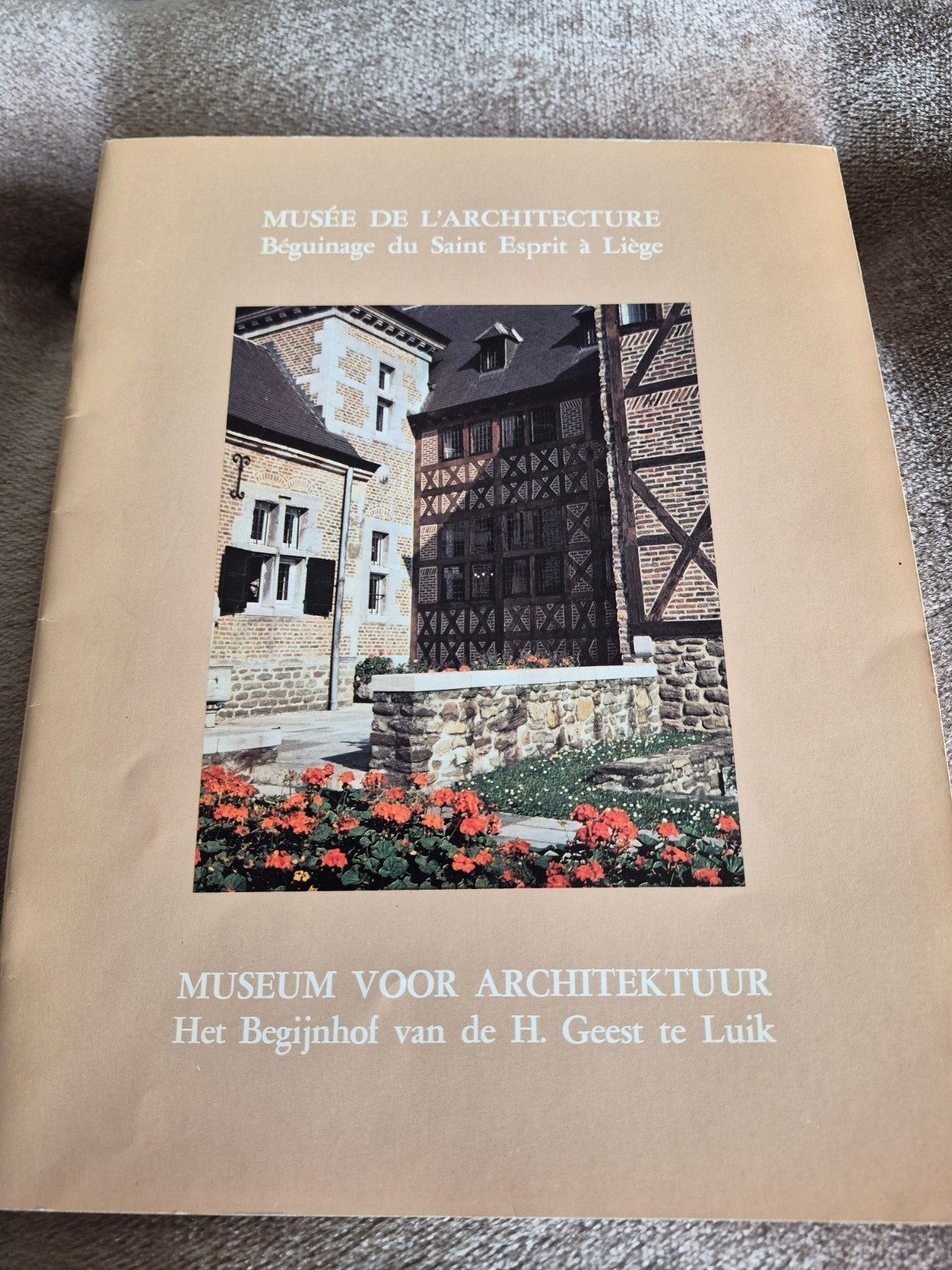 Museumgids / Architectuurhistorische publicatie, Boeken, Ophalen of Verzenden