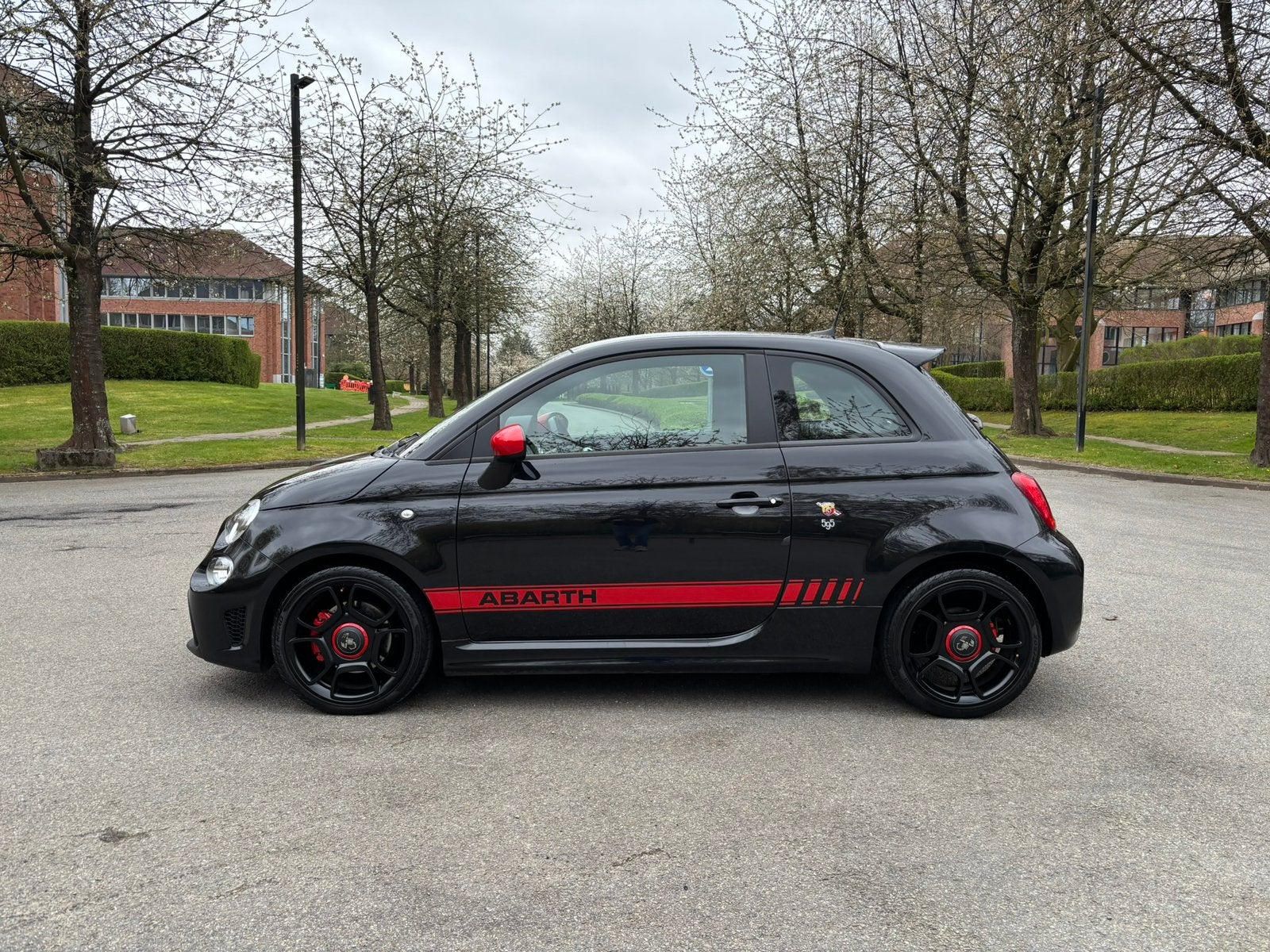 Abarth 595 Pista 1.4 T - *19.900kms!!!/1st paint/Just servi, Euro 6, Boîte manuelle, Noir, Particulier