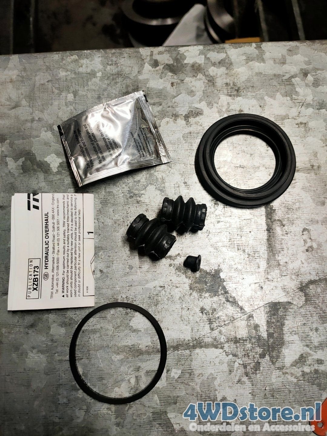 Nissan Micra III / Note 1 remklauw revisieset vooras D11240X, -, -, Nieuw, Ophalen of Verzenden