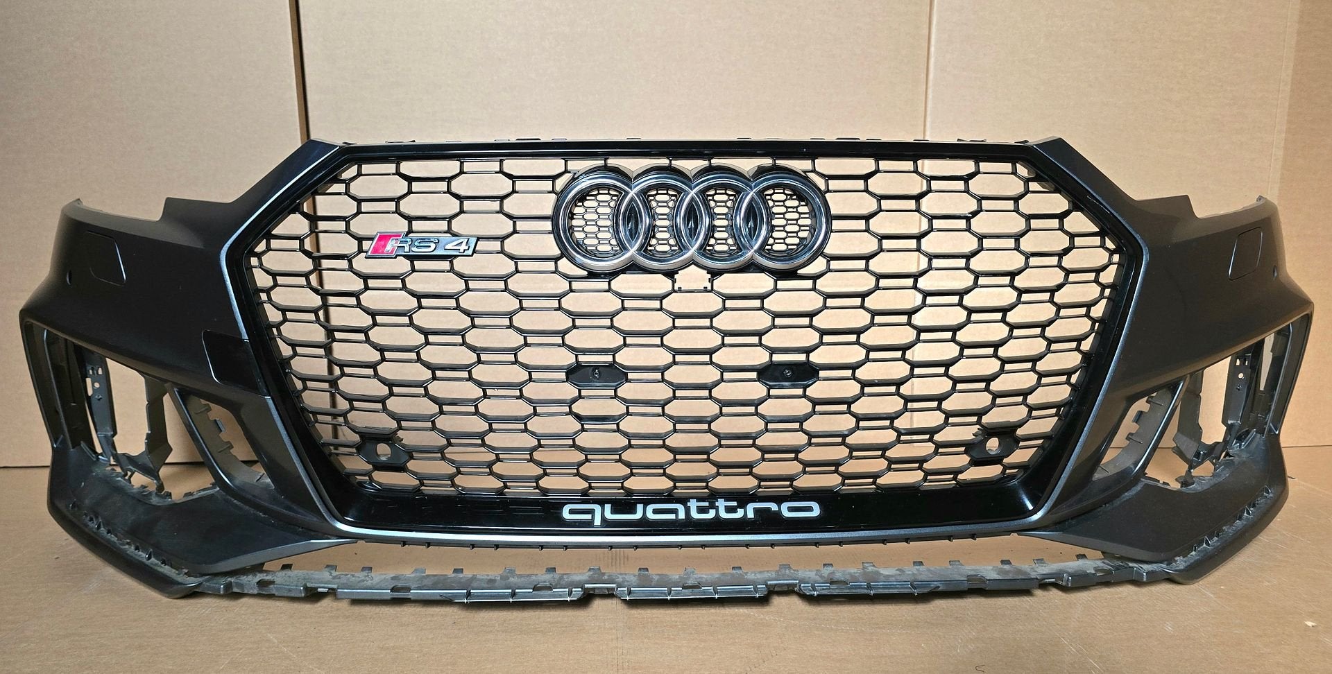 Voorbumper Audi A4 B9 8W RS4 4xPDC KLS ORGINEEL bj.2016-2019, Auto-onderdelen, Gebruikt, -, Voor, Bumper