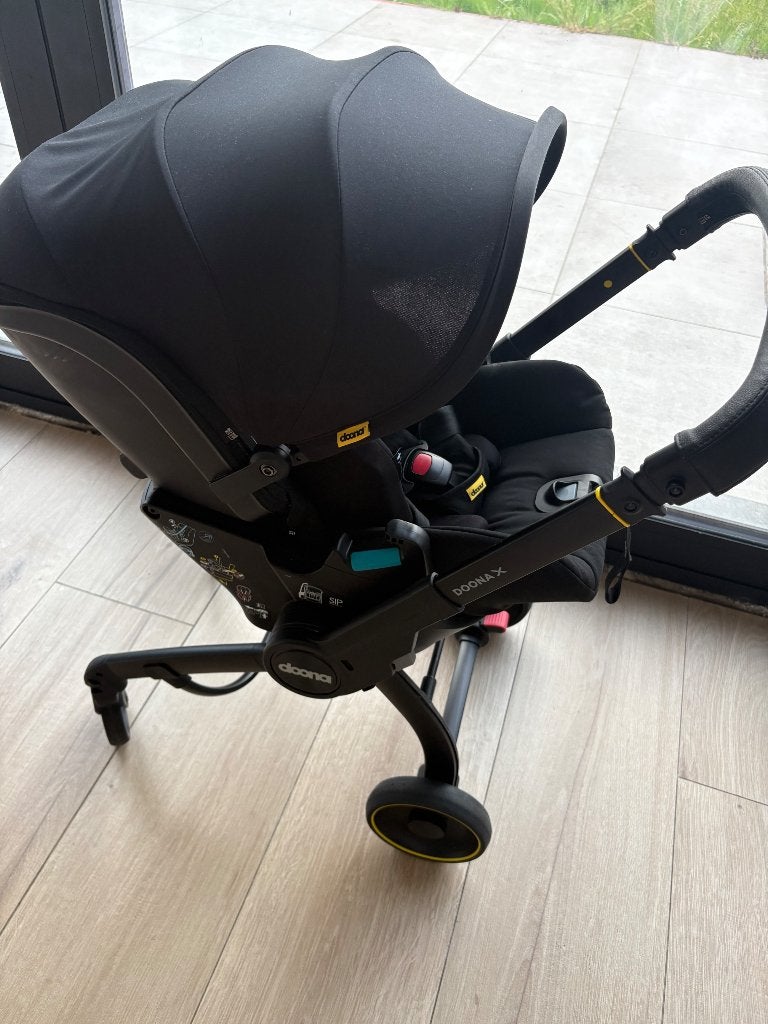 Poussette Doona x, Enfants & Bébés, Poussettes & Combinaisons, Autres marques, Poussette combi, Comme neuf, Tige de poussée réglable
