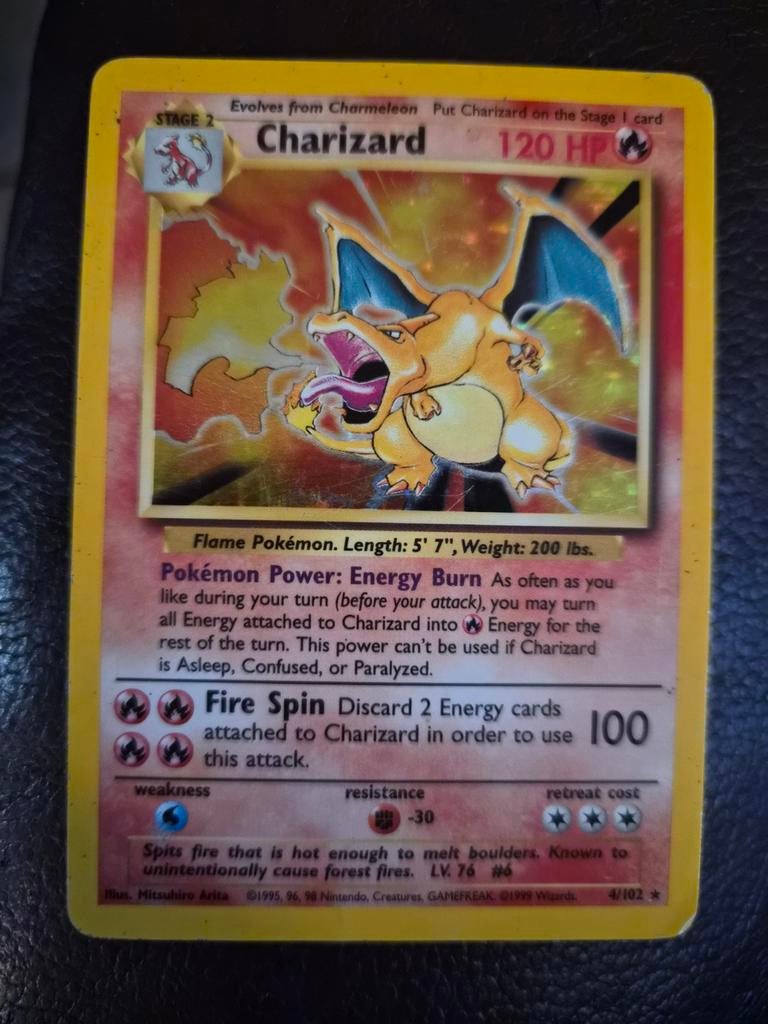 Charizard base set 4/102, Hobby en Vrije tijd, Ophalen of Verzenden, Gebruikt, Meerdere kaarten, Foil