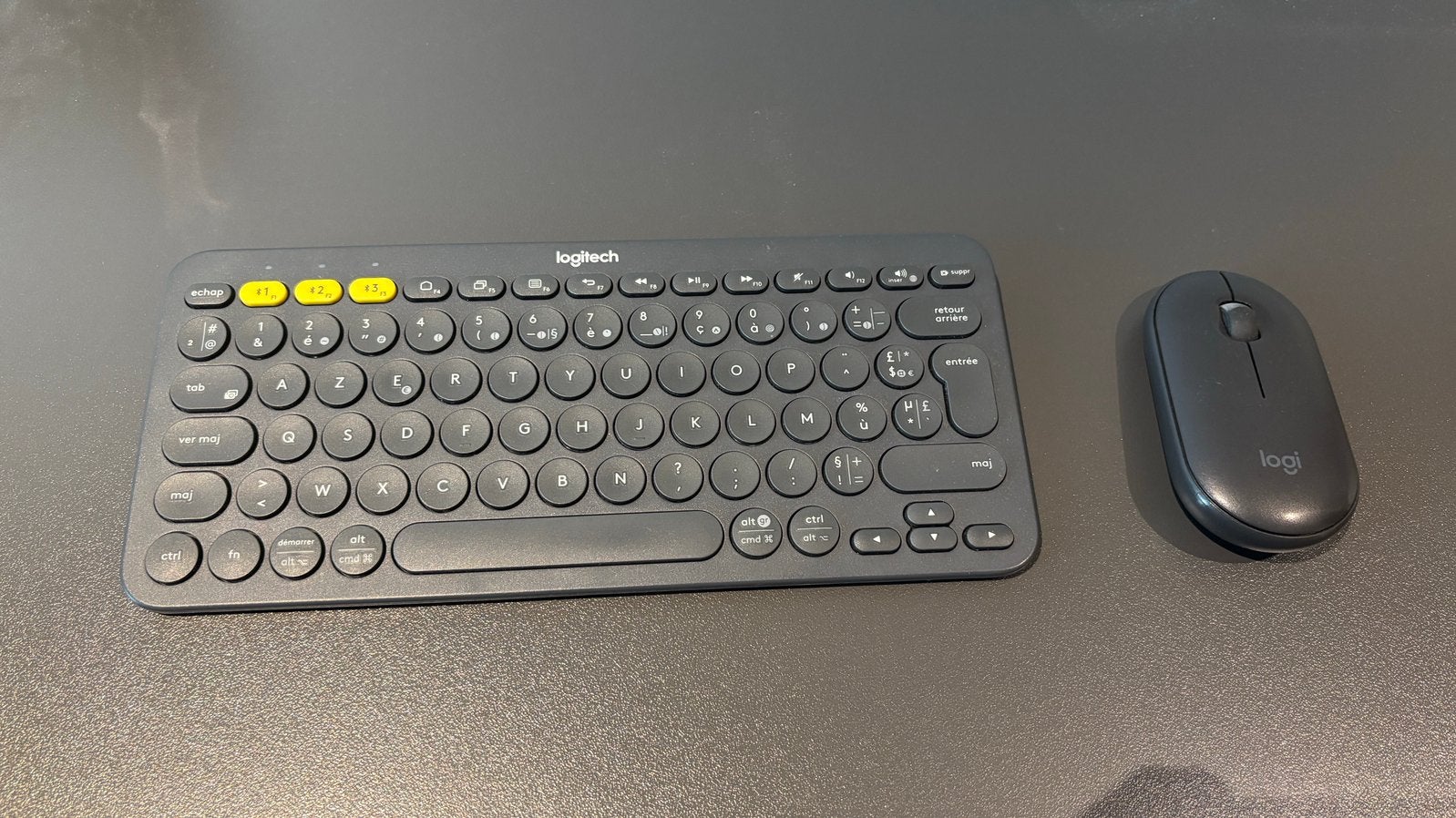 Logitech toetsenbord en muis, Informatique & Logiciels, Claviers, Enlèvement, Azerty, Comme neuf, Sans fil