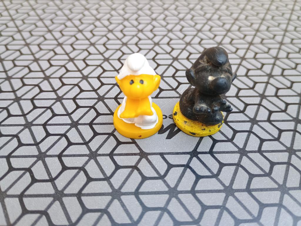 Twee minismurfen op sokkeltje, Verzamelen, Ophalen of Verzenden, Gebruikt, Overige Smurfen, Poppetje, Figuurtje of Knuffel