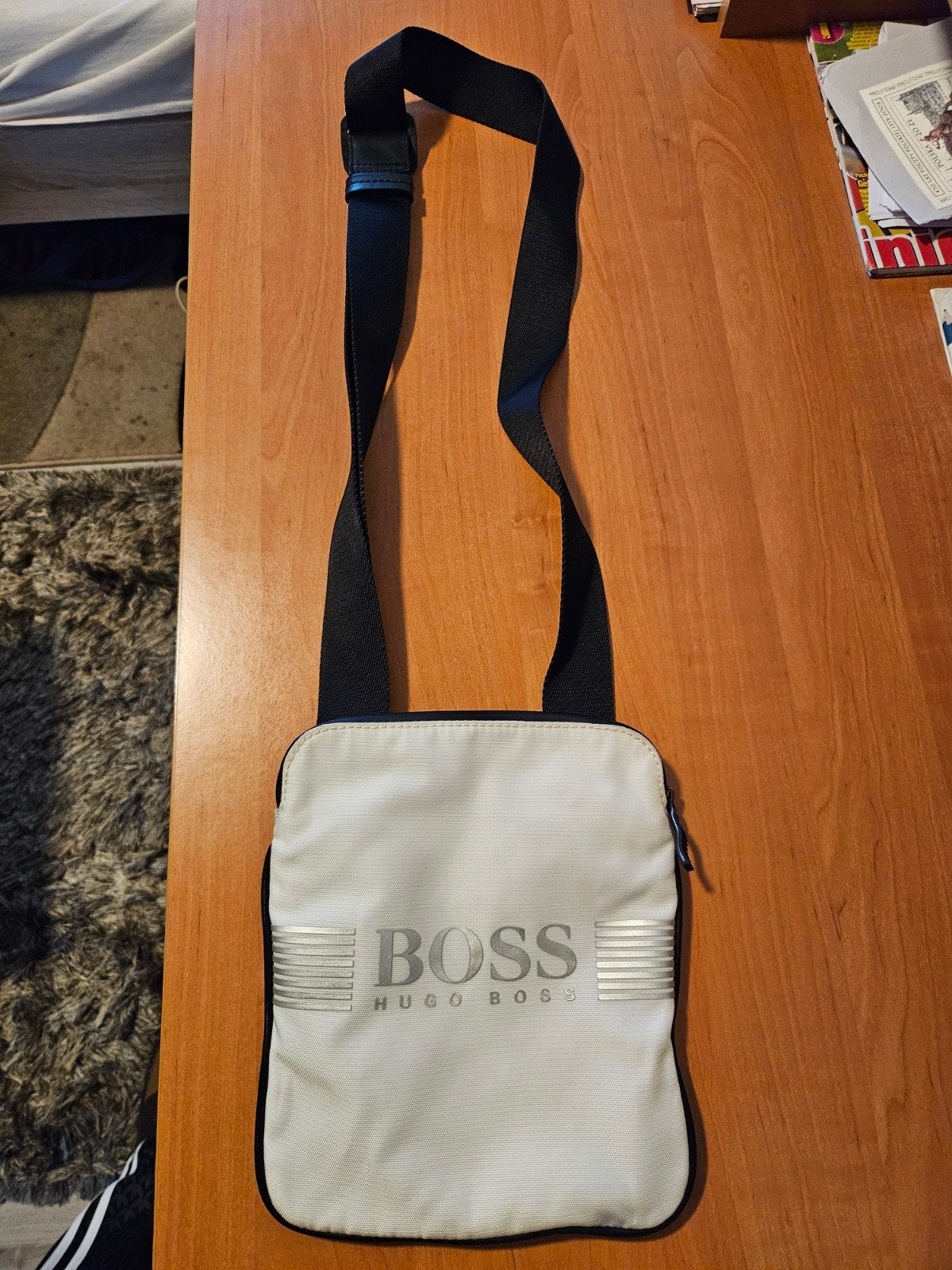 Sac à bandoulière Hugo Boss comme neuf, Bijoux, Sacs & Beauté, Sacs | Sacs à bandoulière, Enlèvement ou Envoi, Comme neuf, Blanc