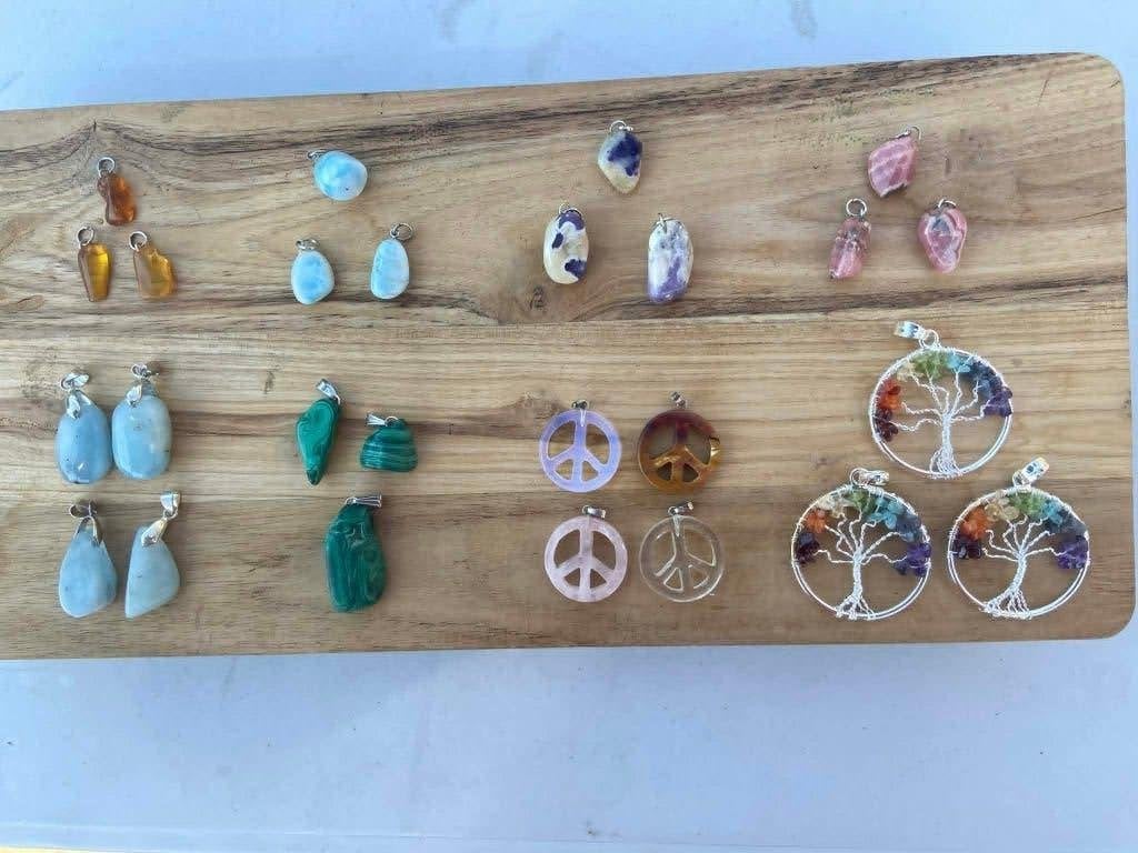 8 verschillende hangers uit natuurlijke mineralen, Bijoux, Sacs & Beauté, Pendentifs, Neuf, Pierre ou Minéral, Enlèvement ou Envoi