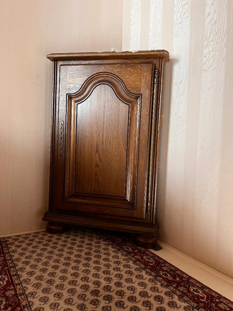 Eiken hoekkast, Ophalen