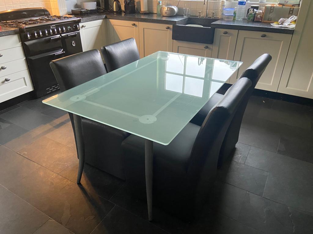Eetkamertafel/keukentafel met 4 stoelen op wieletjes, Huis en Inrichting, Tafels | Eettafels, Ophalen, Gebruikt