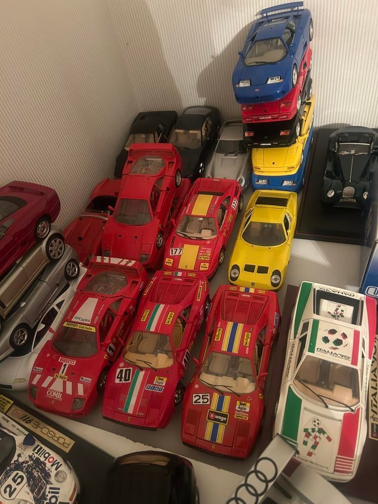 Ferrari te koop 25 euro stuk, Ophalen, Zo goed als nieuw