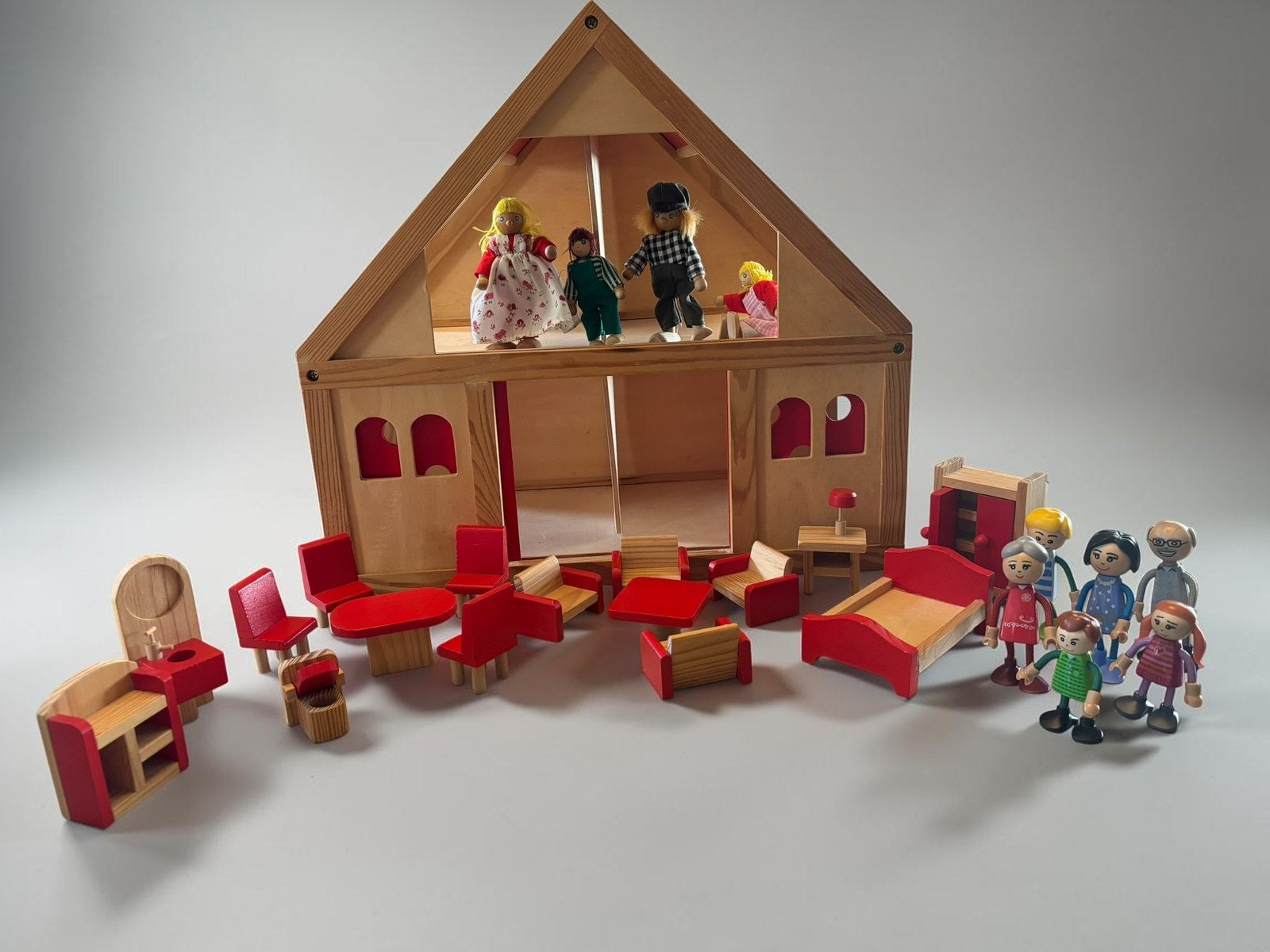 Houten poppenhuis met meubeltjes en poppetjes, Kinderen en Baby's, Speelgoed | Poppenhuizen, Ophalen, Zo goed als nieuw, Poppenhuis