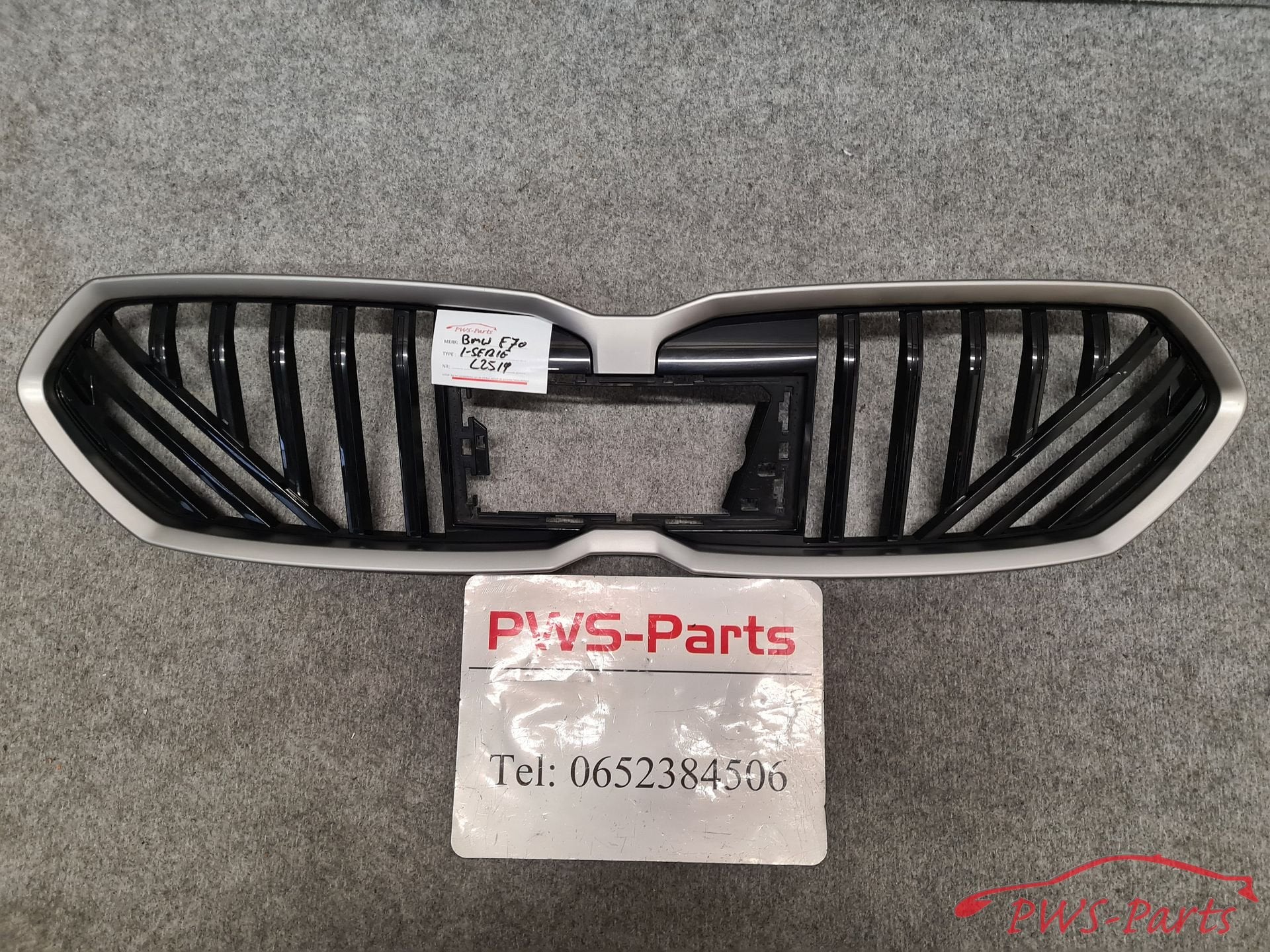 BMW F70 1-SERIE GRILL VOORBUMPER ORIGINEEL, Auto-onderdelen, Overige Auto-onderdelen, Gebruikt, -, -, Ophalen of Verzenden