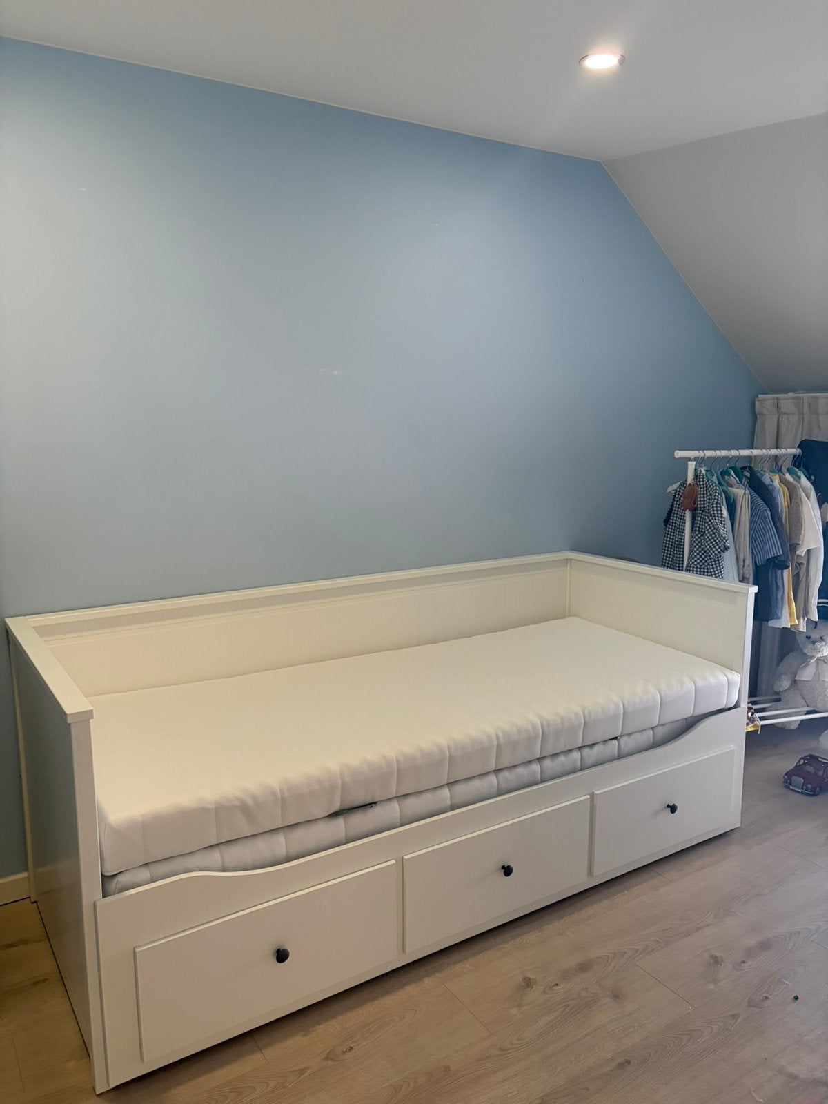 Lit IKEA HEMNES blanc avec 2 matelas, Enlèvement, Comme neuf, Blanc, 200 cm