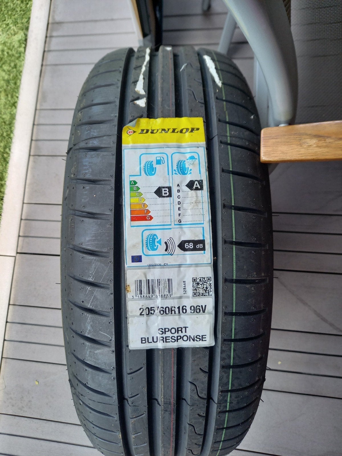 Un pneu de voiture Dunlop 205/60R16 96V, Autos : Pièces & Accessoires, Enlèvement, Neuf