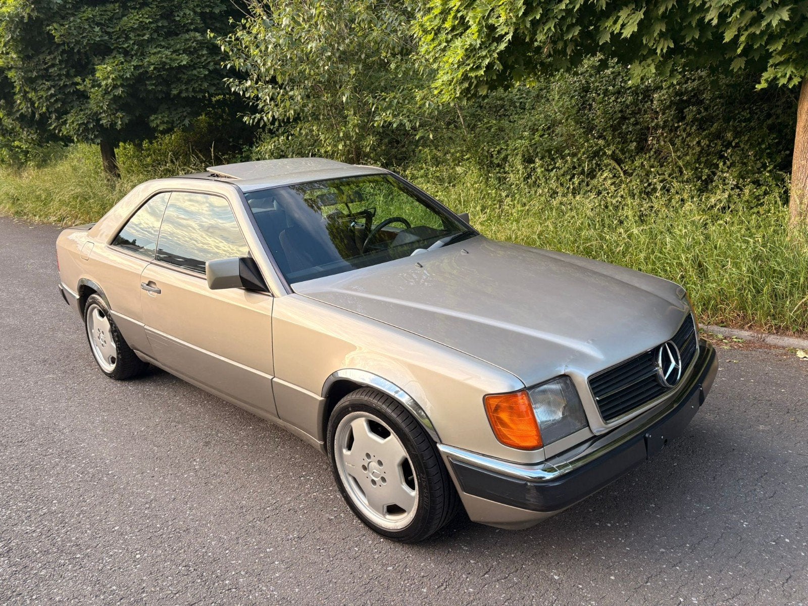 Mercedes 300ce 1989 172.000klm, Autos, Achat, Verrouillage central, Automatique, Particulier