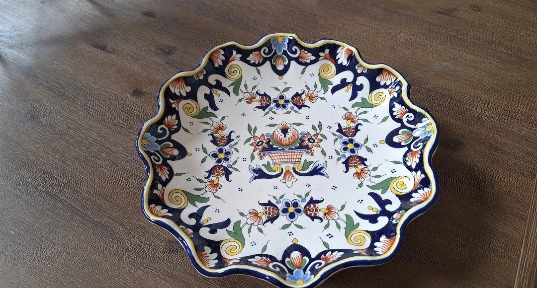 Plat en faience du vieux Rouen fait main SMS FR, Antiquités & Art, Enlèvement