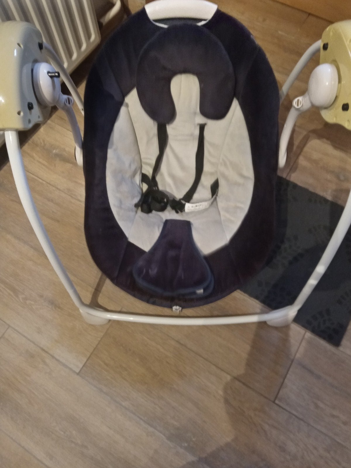 chaise berçante électrique pour bébé, aucune batterie requis, Enfants & Bébés, Enlèvement, Utilisé, Siège de balançoire, Avec ceinture(s)