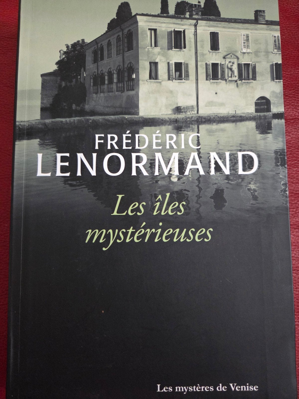 De mysterieuze eilanden, Boeken, Ophalen