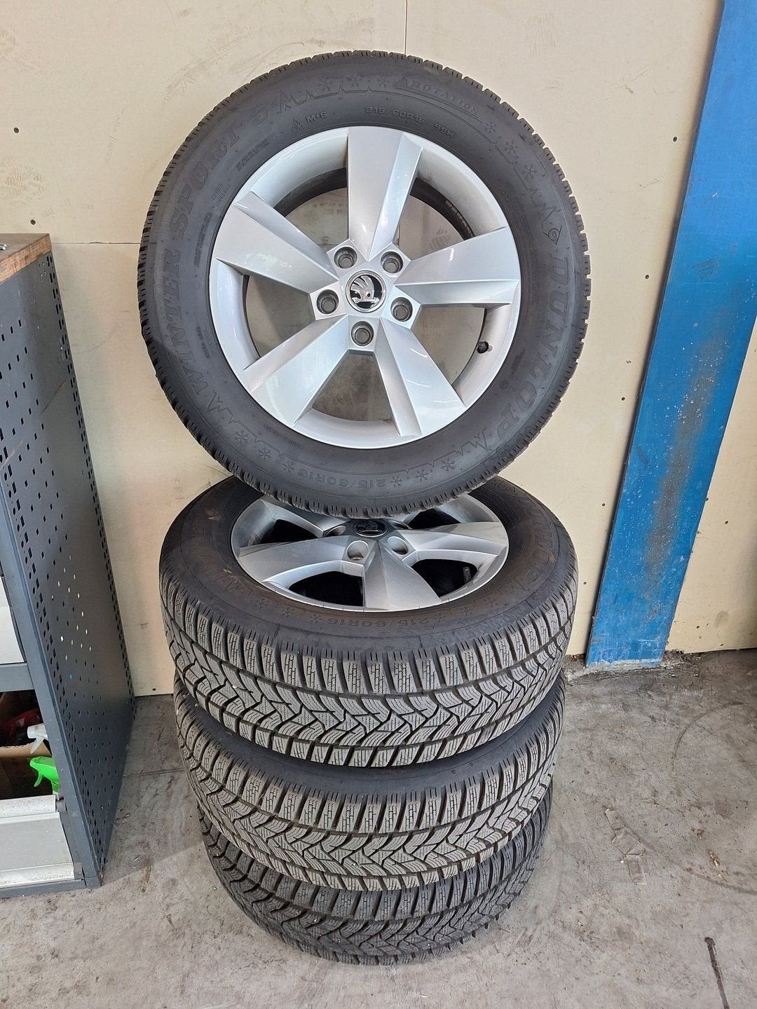 Skoda Karoq Winterset 16 Inch Origineel, Auto-onderdelen, Banden en Velgen, Ophalen, -, Banden en Velgen, Winterbanden