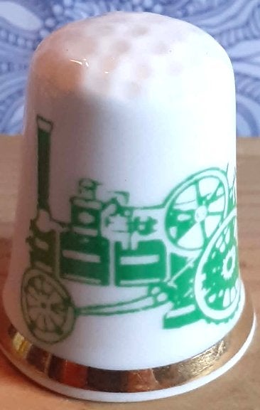 dés a coudre de collection porcelaine locomotive (8), Verzamelen, Vingerhoedjes, Ophalen of Verzenden, Zo goed als nieuw, Porselein