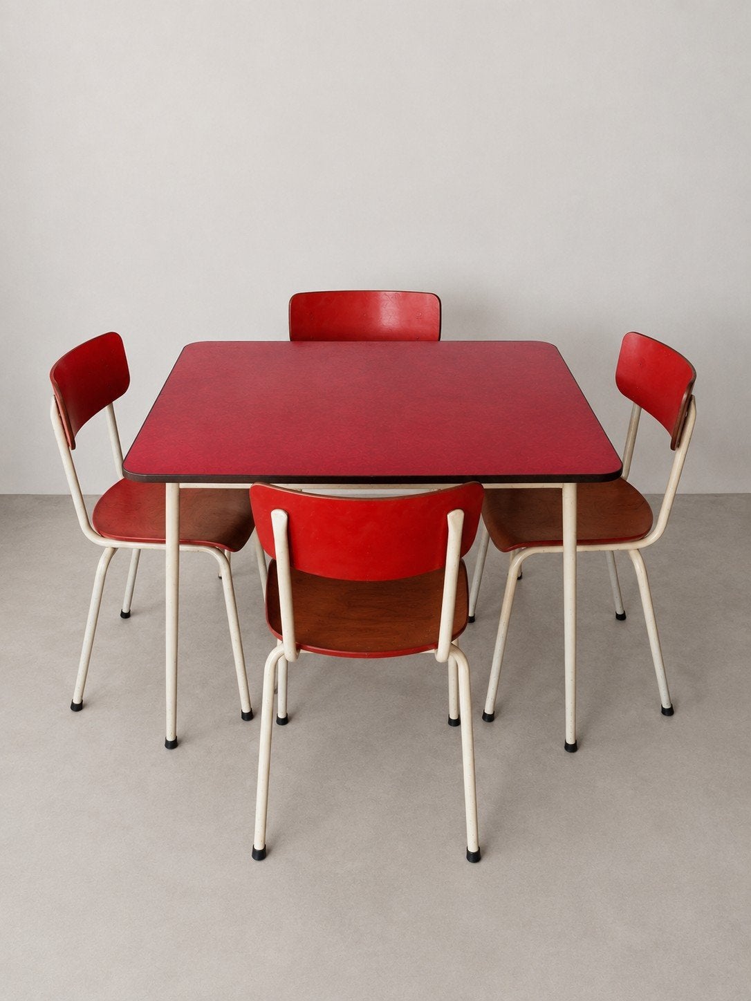 rode tafel en 4 stoelen, Huis en Inrichting, Stoelen, Ophalen