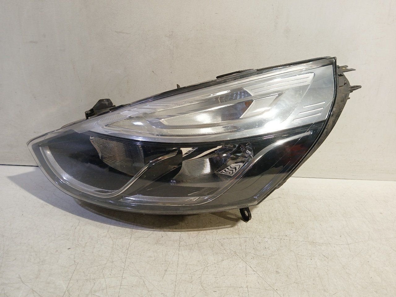 Koplamp links Renault Clio, Onderdelen@venauto.nl, Van der Ven Autorecycling B.V., Gebruikt, Ettenseweg 76, 4706 PB Roosendaal, The Netherlands