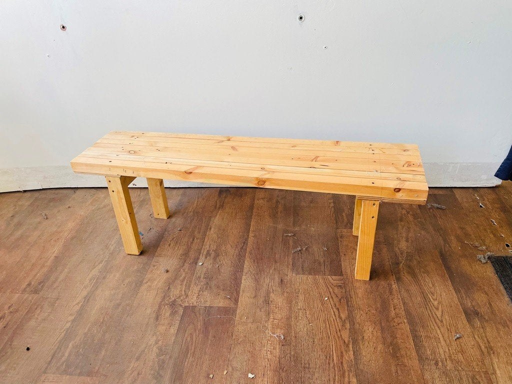 Bancs en bois @ OXFAM Solidarité, Enlèvement, Utilisé, Bois