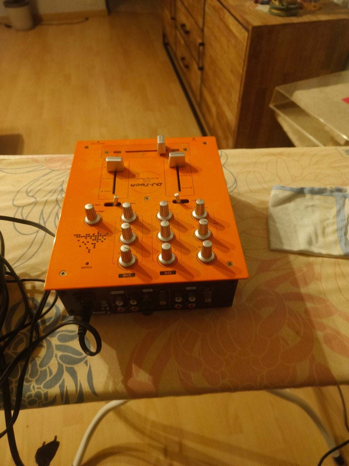 DJ tech voor beginner, Muziek en Instrumenten, Ophalen, Zo goed als nieuw, Overige merken, Met standaard