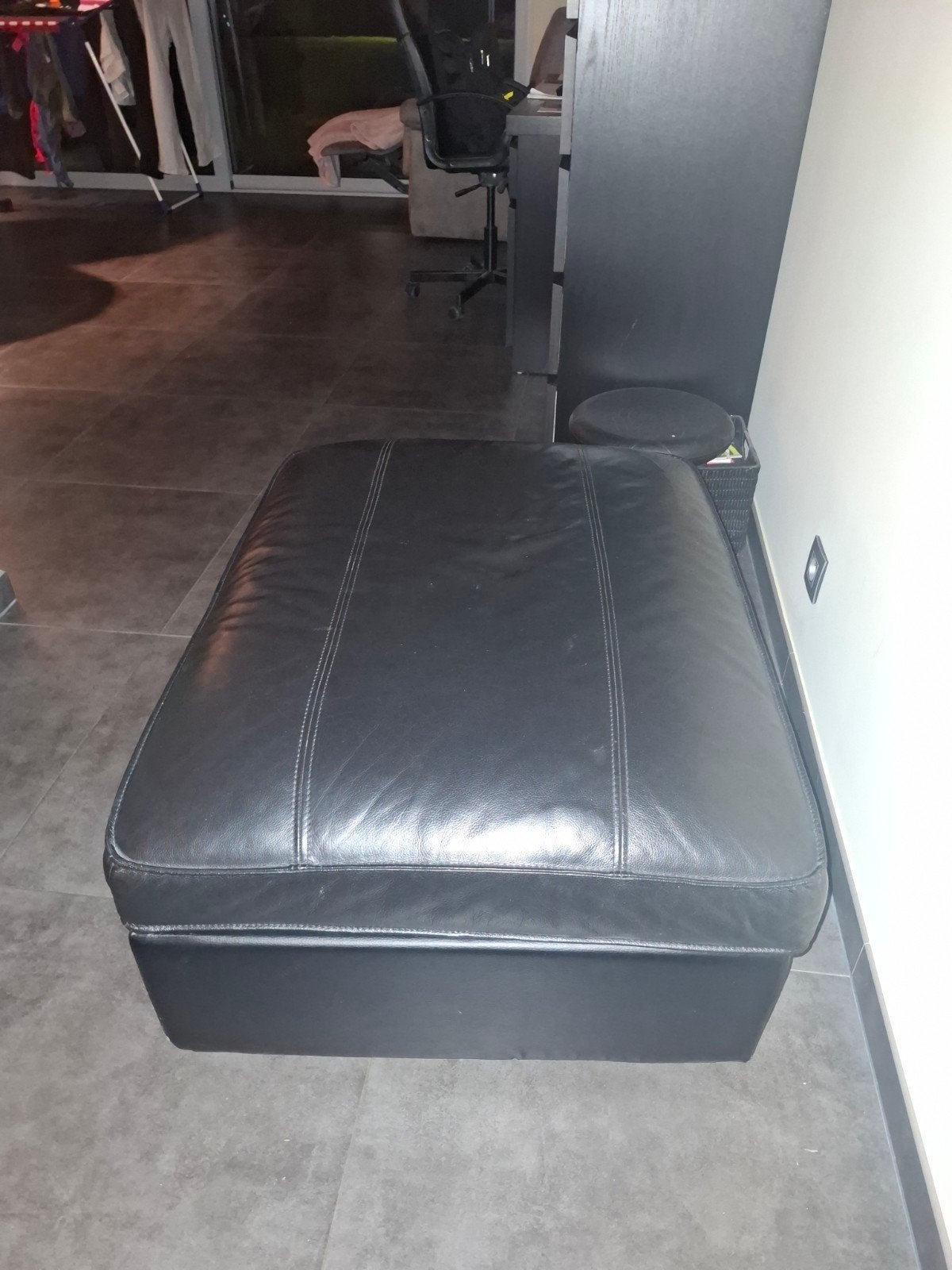 lederen opbergpoef ikea, Huis en Inrichting, Ophalen, Leer, 75 tot 100 cm, Zo goed als nieuw
