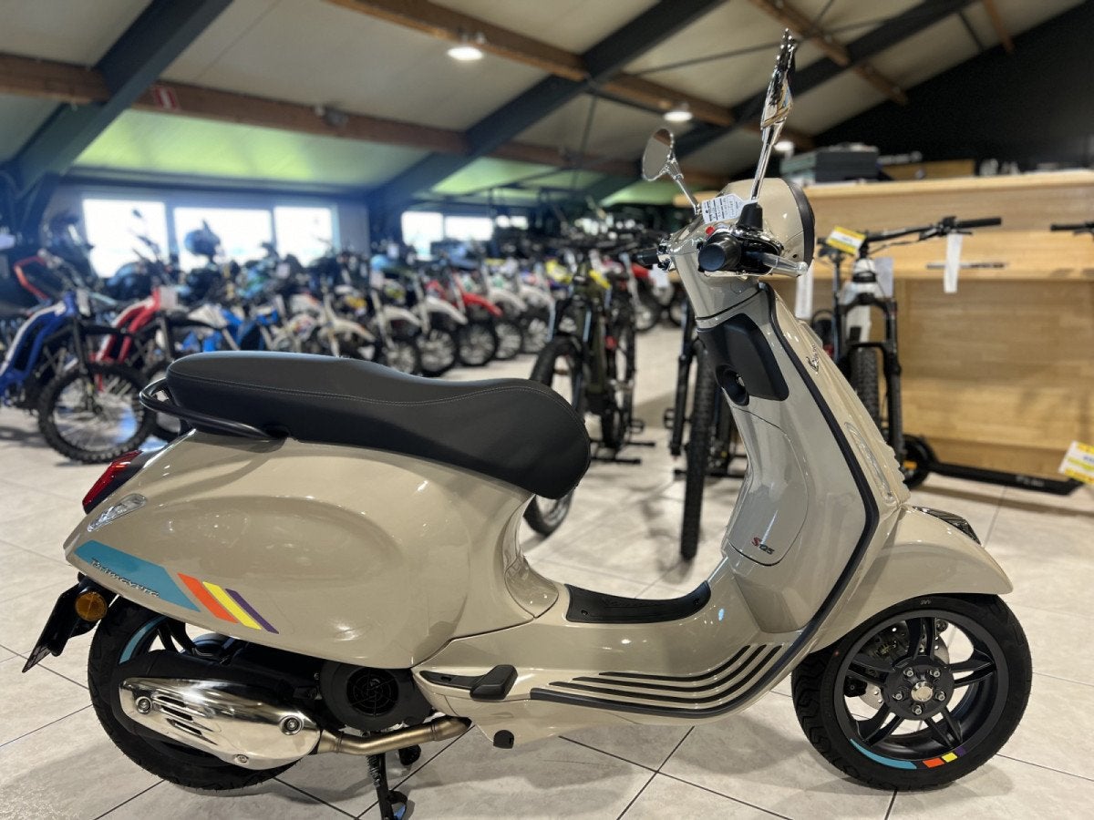Vespa Primavera 125 S beige, Motoren, Scooter, Bedrijf, 125 cc, 11 kW of minder