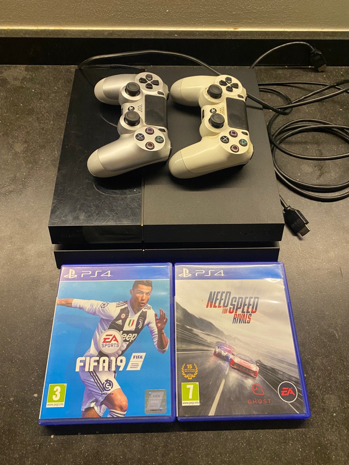 Playstation 4 met 2 controllers en 2 games, Enlèvement ou Envoi, Utilisé, Avec 2 manettes, Avec jeux