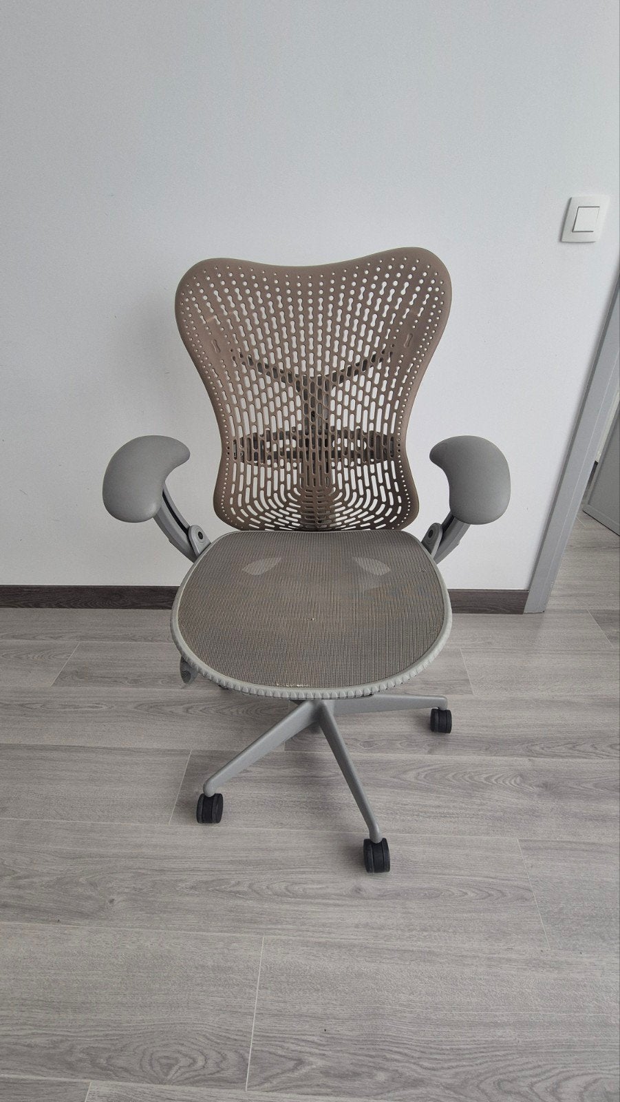 Fauteuil de bureau Herman Miller Mirra, Maison & Meubles, Beige, Enlèvement, Utilisé, Ergonomique