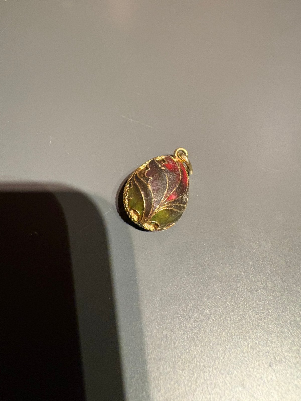 (H.1.1) Cloisonné emaille ei hanger met keurtekens 4,27 gram, Verzenden, Zo goed als nieuw, Rood