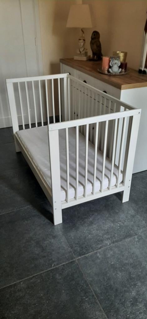 Lit double blanc avec matelas., Enlèvement