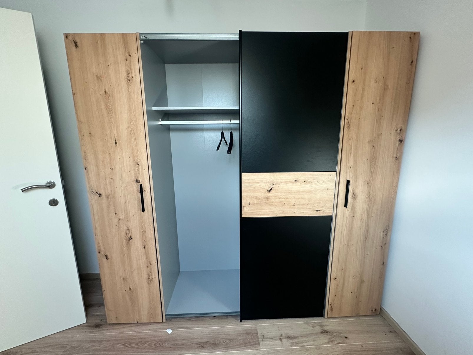 Kledings kast. Nieuwstaat, Ophalen, Zo goed als nieuw