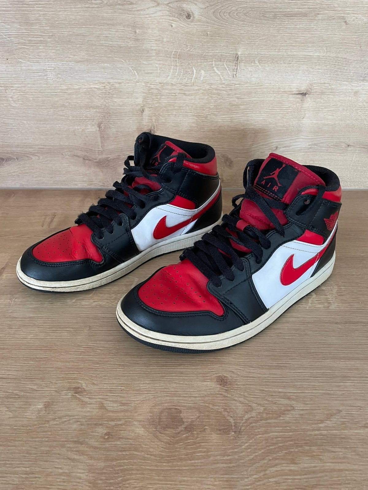 Air Jordan 1 Mid "Bred Toe" — maat 40.5, Ophalen, Zo goed als nieuw, Overige kleuren, Sneakers