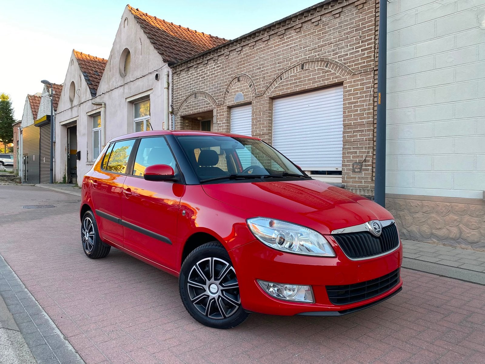 Skoda Fabia 1.2i essence/2013/80000.km/Garantie d'un an, Autos, Skoda, Rouge, Euro 5, Achat, Entreprise