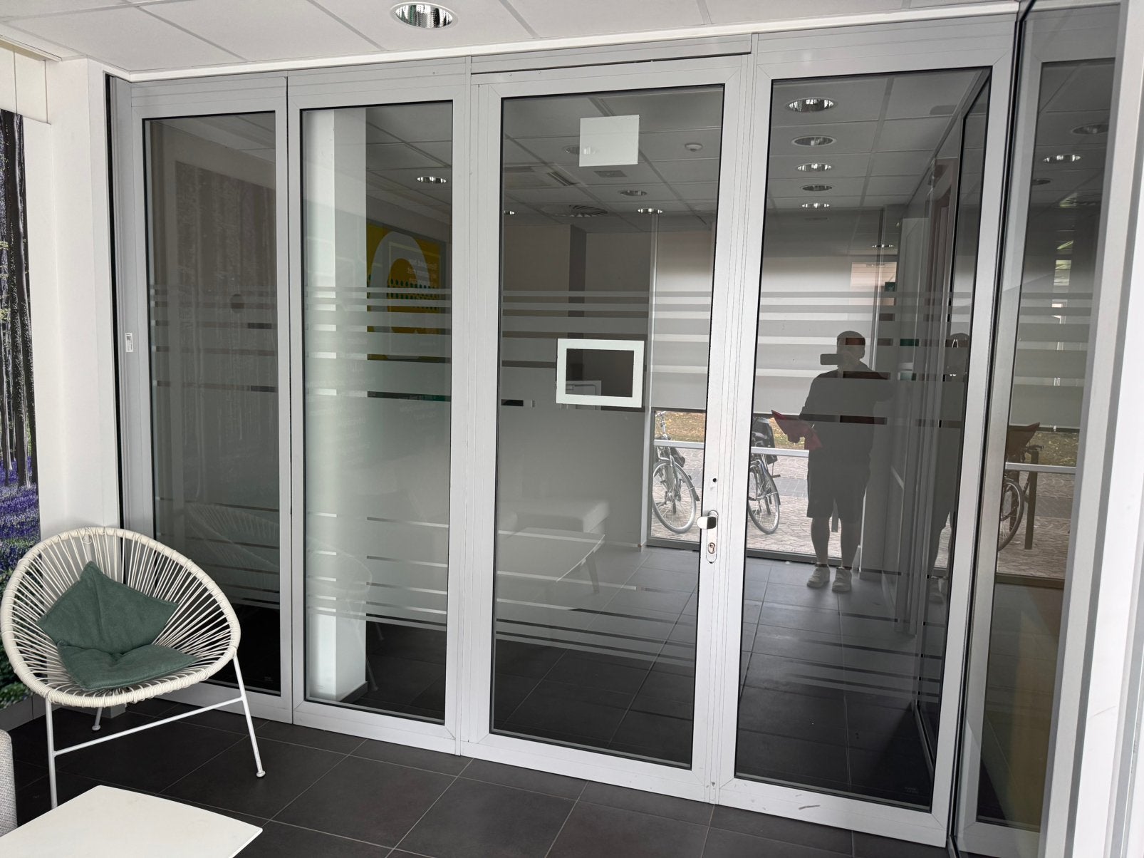 Glazen mobiele wand met deur, Ophalen, 160 cm of meer, Zo goed als nieuw, Glasplaat