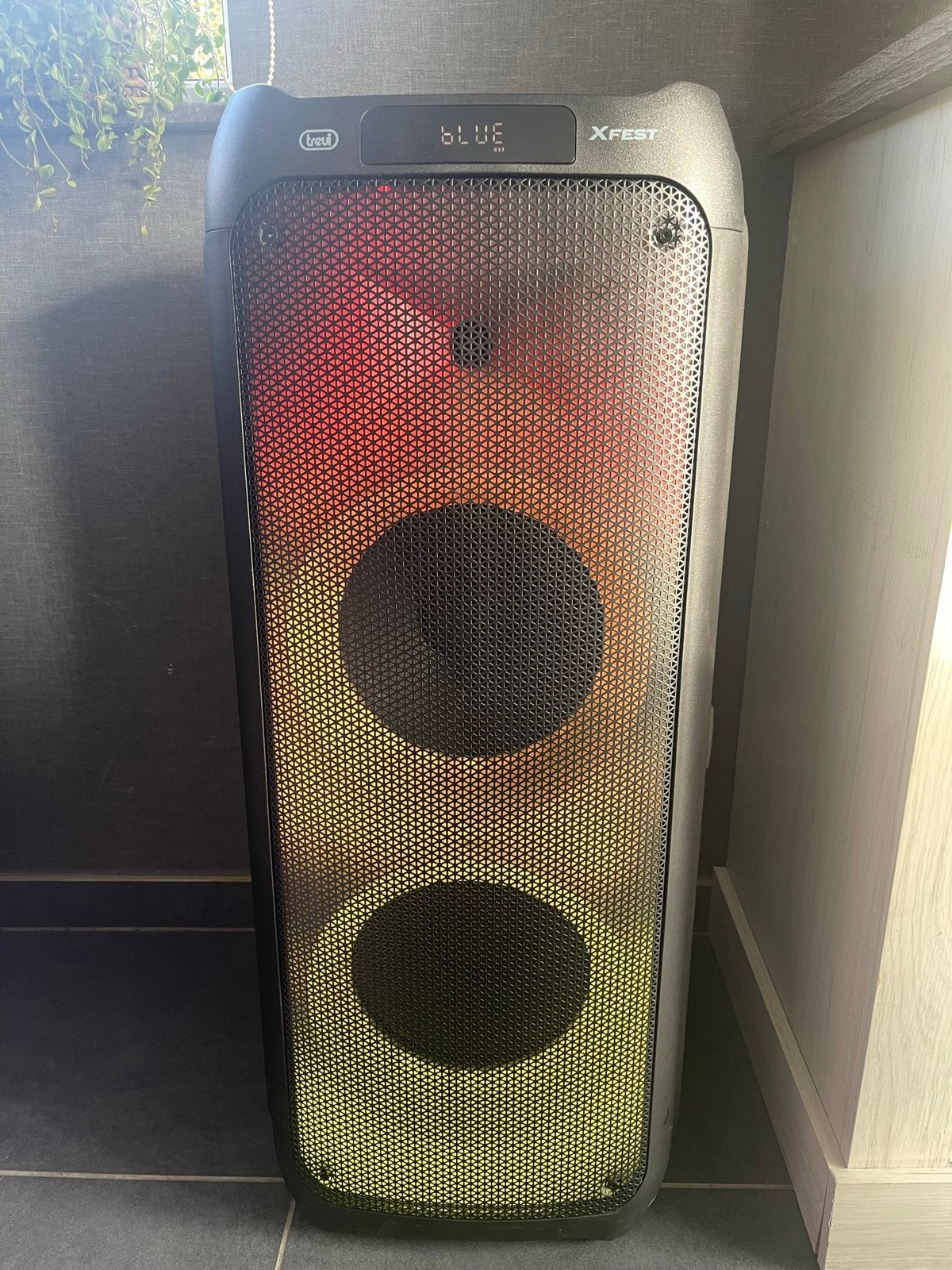Trevi 3400 xf 200w kwaliteits Bluetooth luidspreker, Audio, Tv en Foto, Luidsprekerboxen, Vloerstaande luidspreker, Zo goed als nieuw