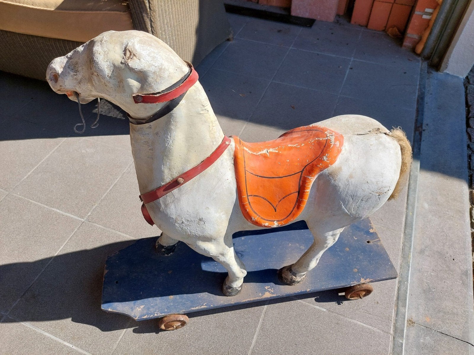 oud speelgoed paardje, Enlèvement
