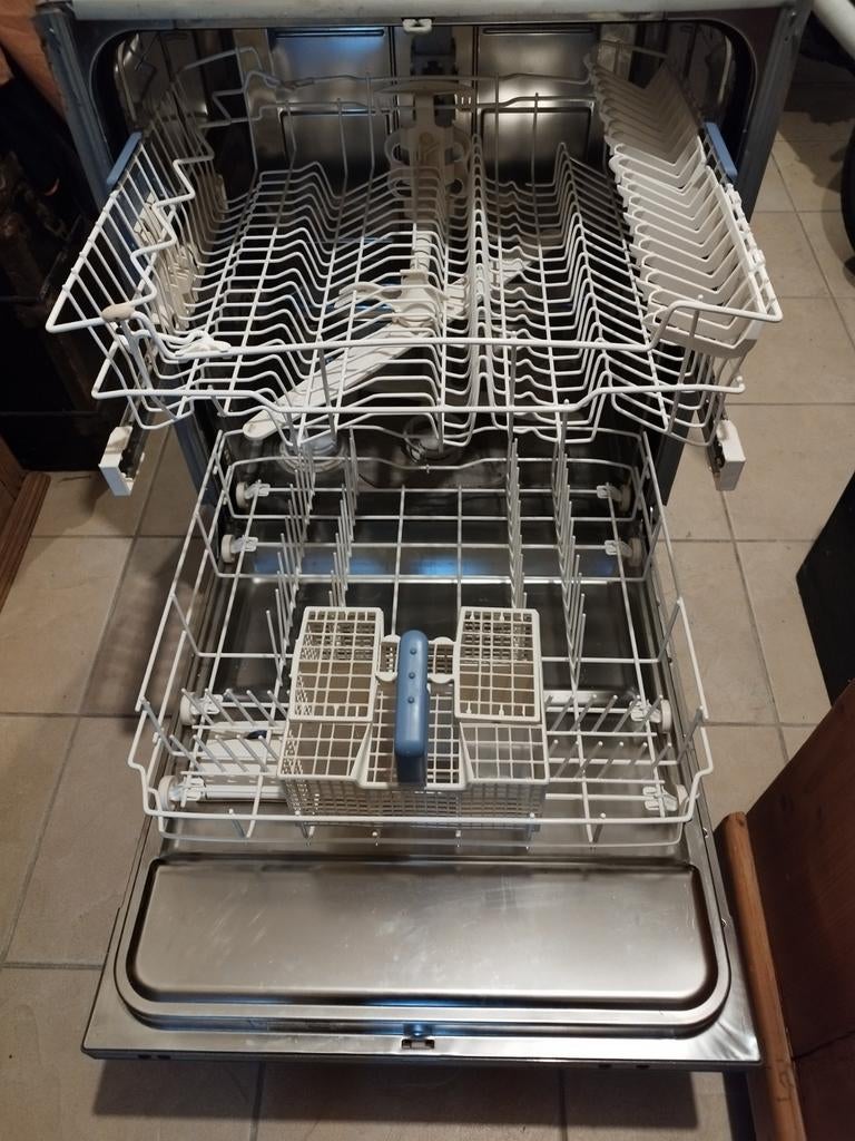 Whirlpool afwas inbouw vaatwasser, Ophalen