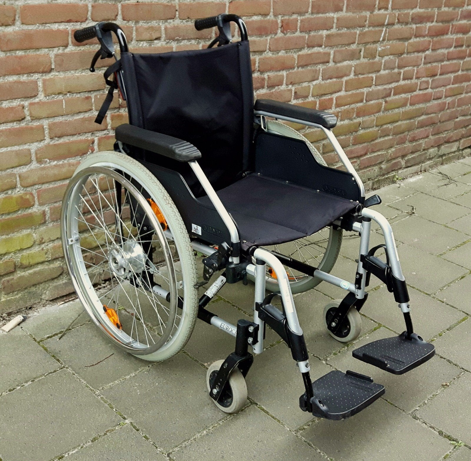 Nette rolstoel inklapbaar met remmen voor de begeleider, Diversen, Ophalen, Inklapbaar, Nieuw