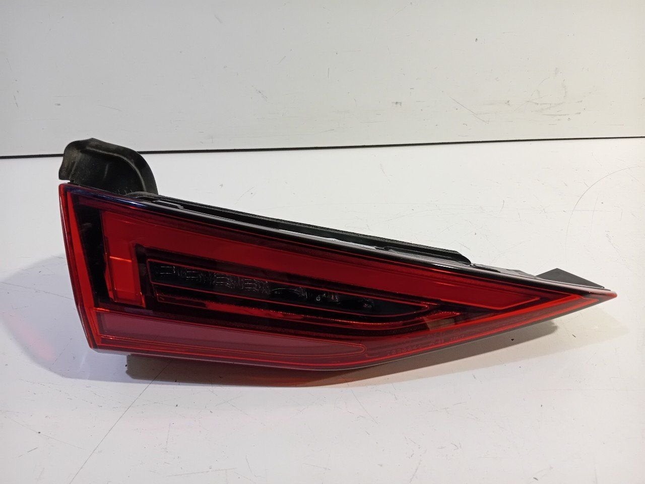 Achterlicht kofferdeksel achterklep links Audi RS 3, Onderdelen@venauto.nl, Van der Ven Autorecycling B.V., Ettenseweg 76, 4706 PB Roosendaal, The Netherlands