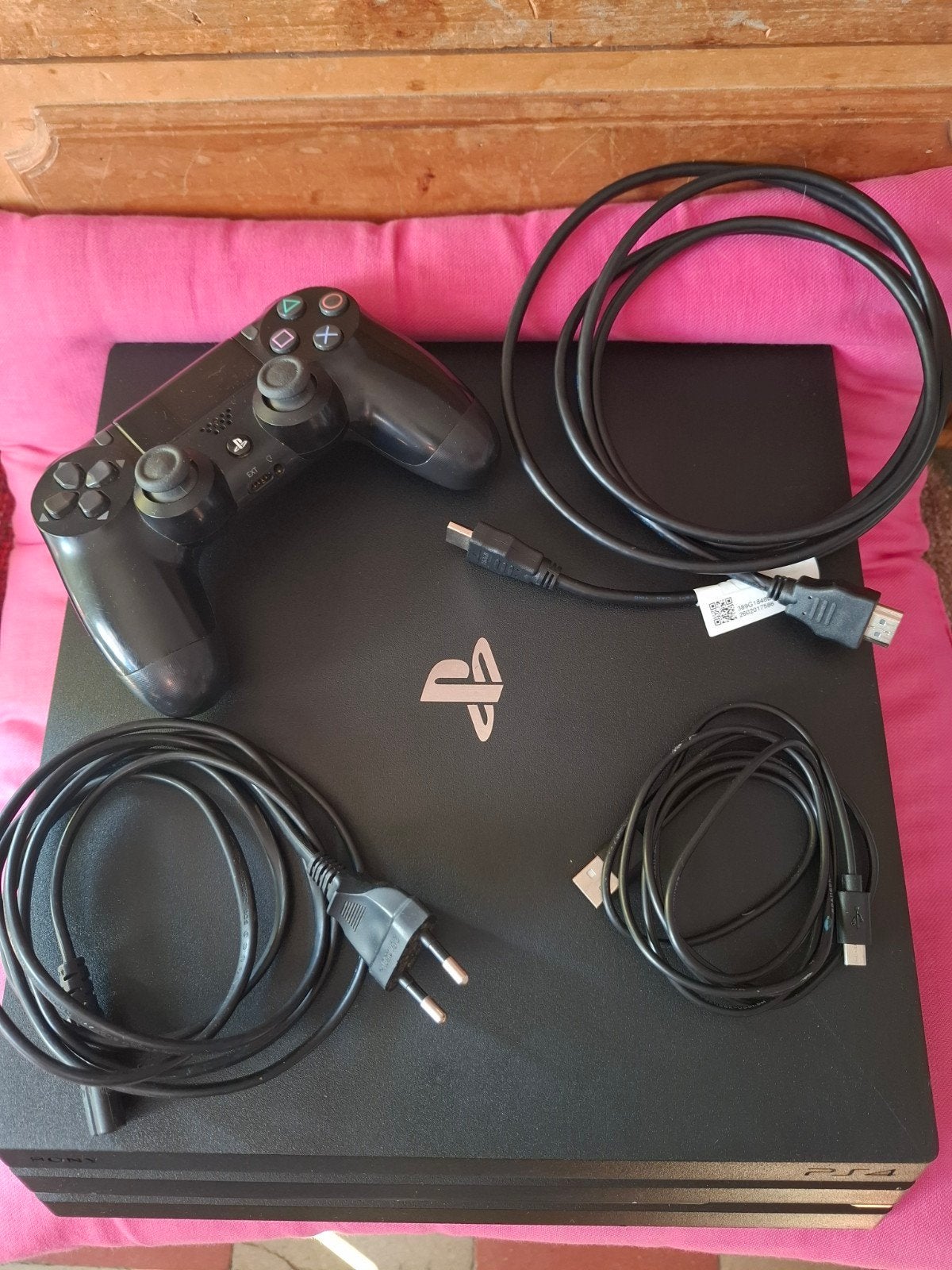 PS4 PRO 1 TB + 1 CONTROLLER + kabels × 3, Games en Spelcomputers, Ophalen of Verzenden, Zo goed als nieuw, 1 TB, Met 1 controller