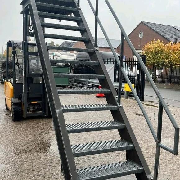 Escalier extérieur en métal, Enlèvement, Escalier
