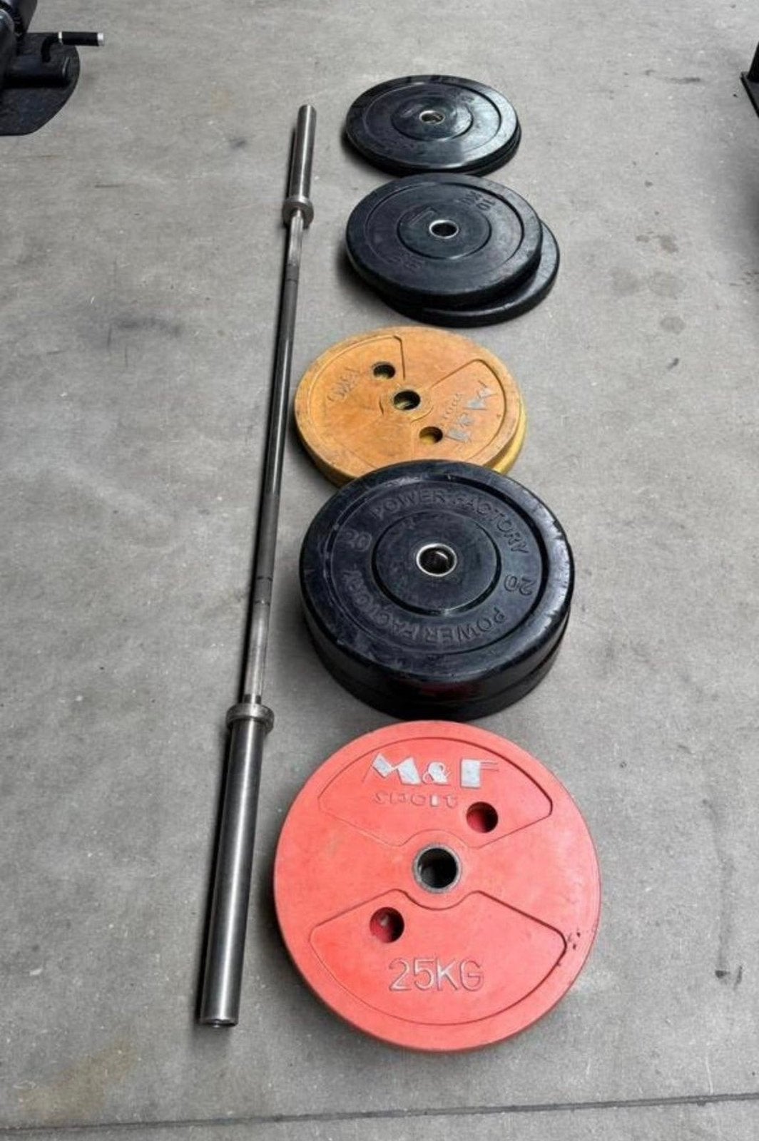 150kg Gewichten + Olympische Barbell 220cm, Sport en Fitness, Ophalen, Gebruikt, Halterschijven